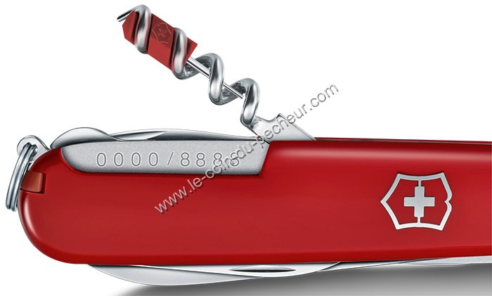couteau-victorinox-hunstman-annee-du-cheval-2026-13714e15-4.jpg